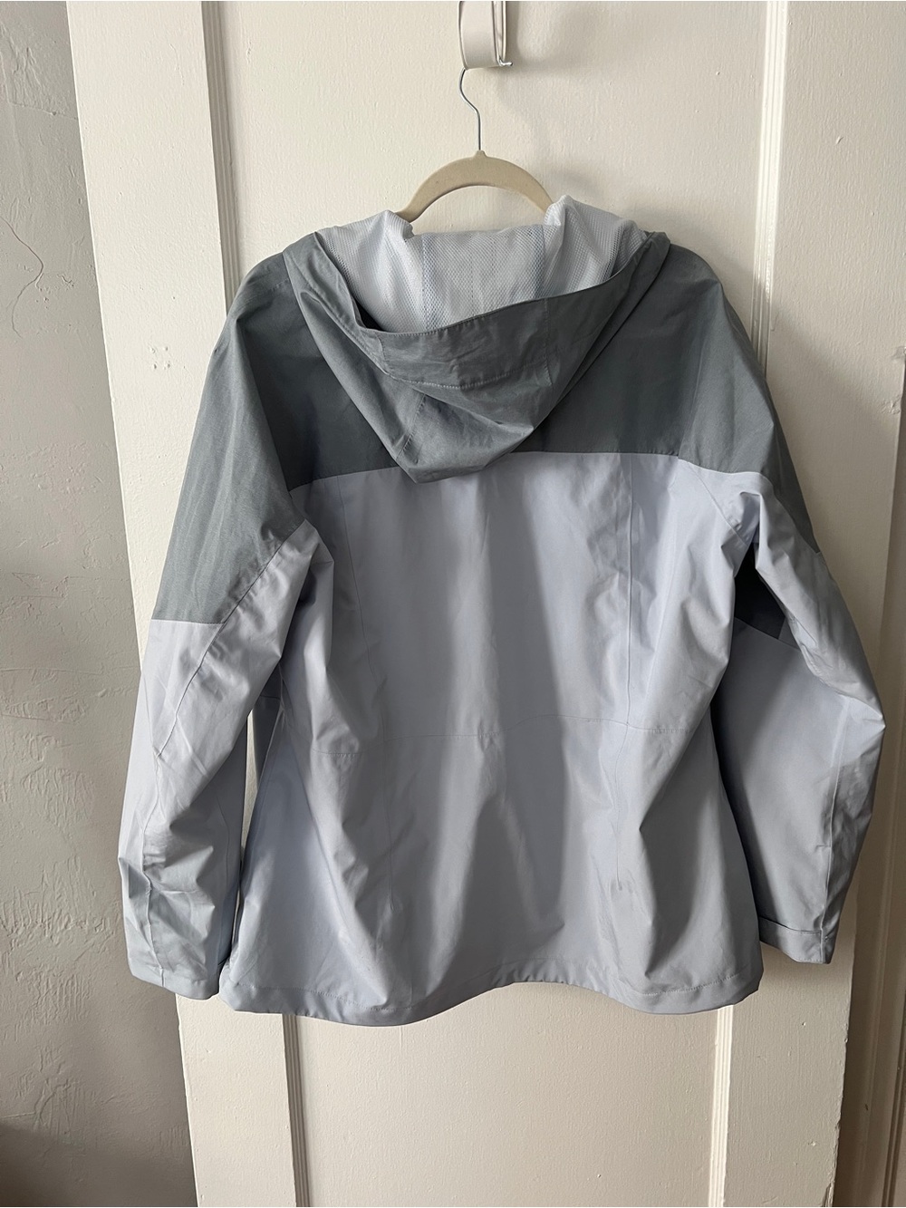 Columbia Women's Two-Tone Light Gray & Dark Gray Waterproof Hooded Jacket - Picture 4 of 4